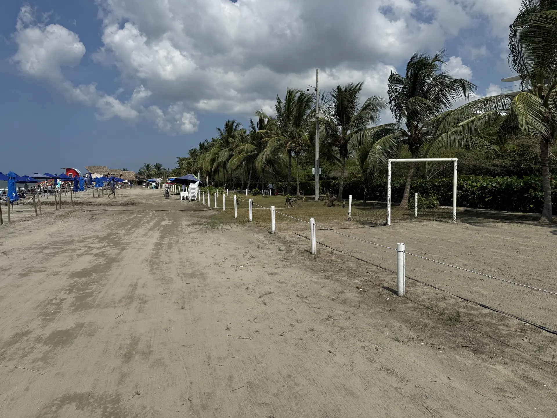 Cancha deportiva y área recreativa al aire libre